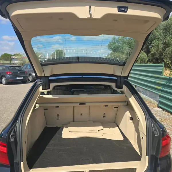 BMW 520 Gran Turismo 2018 - 24900 EUR, 178000 km - AUTO.MOTO.pt - 178000km - foto 4 de 12