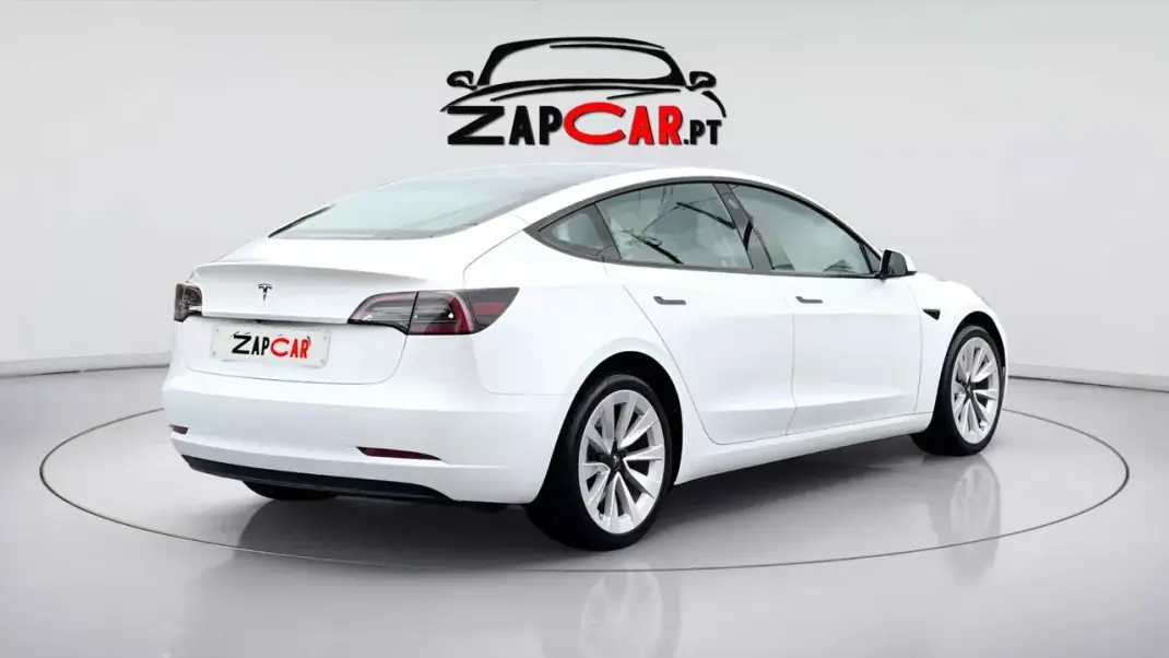 Tesla Model 3 2022 - 28500 EUR, 45186 km - AUTO.MOTO.pt - 45186km - foto 11 de 15