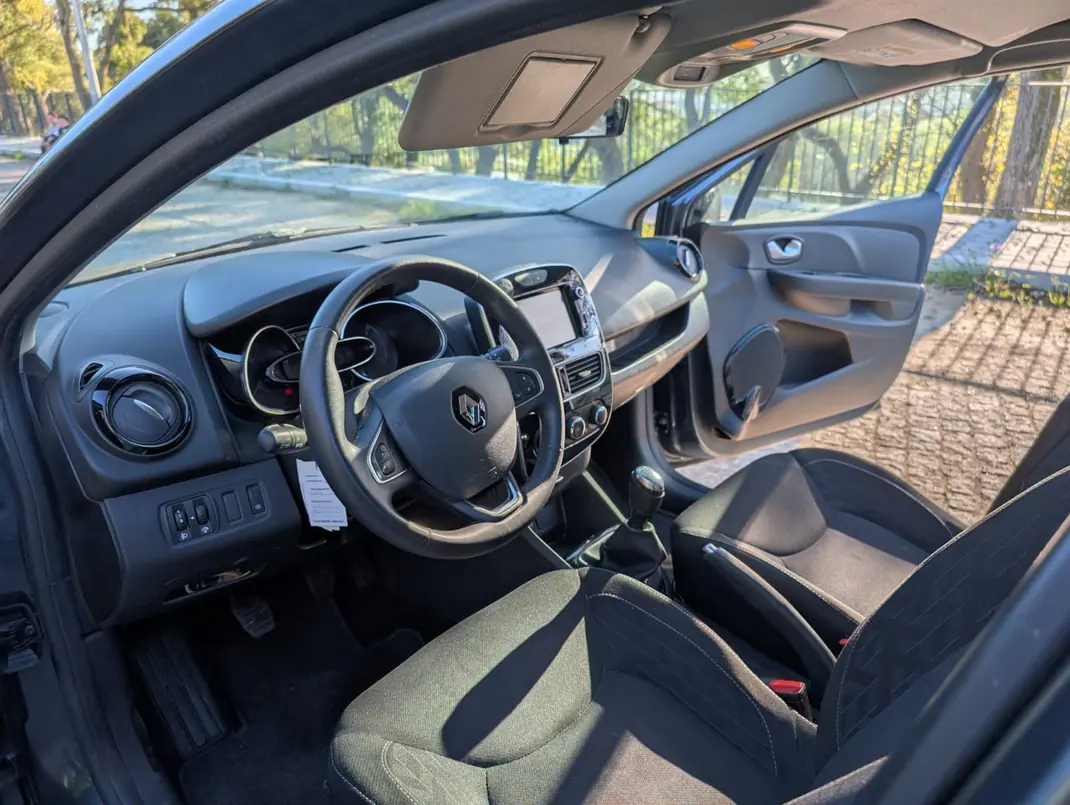 Renault Clio 2018 - 10500 EUR, 69000 km - AUTO.MOTO.pt - 69000km - foto 19 de 19