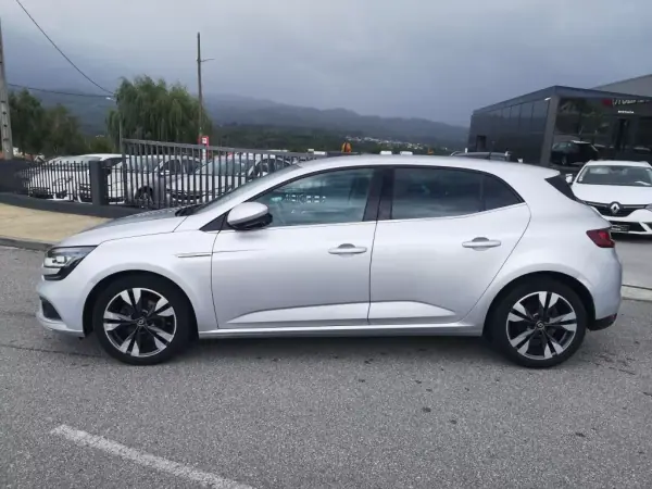 Renault Mégane 2019 - 17900 EUR, 96000 km - AUTO.MOTO.pt - 96000km - foto 2 de 27