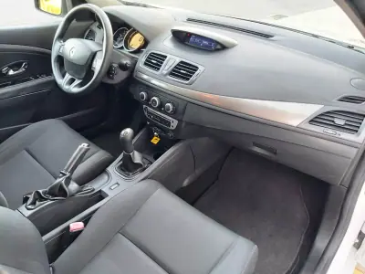 Renault Mégane 1.5 DCI III Hatchback 2013 - 4950 EUR, 317737 km - AUTO.MOTO.pt - 317737km - foto 6 de 50