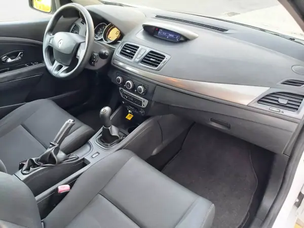 Renault Mégane 1.5 DCI III Hatchback 2013 - 3999 EUR, 317737 km - AUTO.MOTO.pt - 317737km - foto 6 de 50