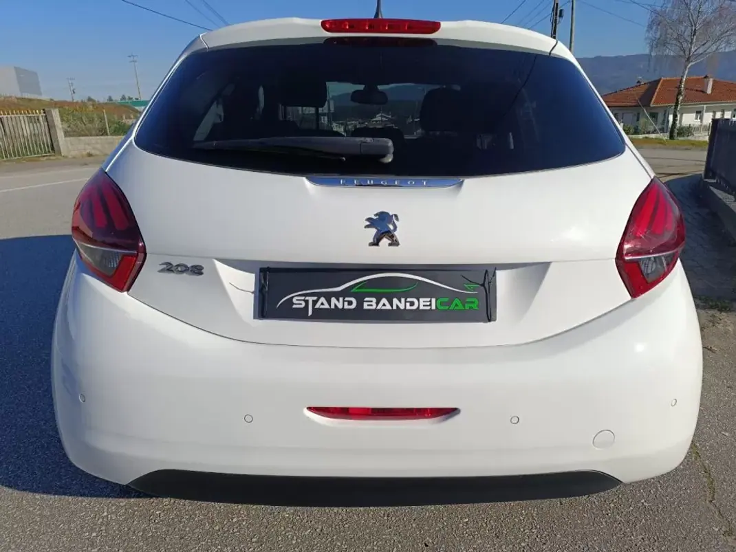 Peugeot 208 2017 - 11500 EUR, 81000 km - AUTO.MOTO.pt - 81000km - foto 9 de 24