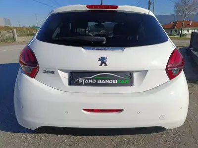 Peugeot 208 2017 - 11500 EUR, 81000 km - AUTO.MOTO.pt - 81000km - foto 9 de 24