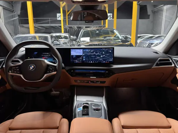 BMW i4 2024 - 44990 EUR, 14400 km - AUTO.MOTO.pt - 14400km - foto 11 de 25