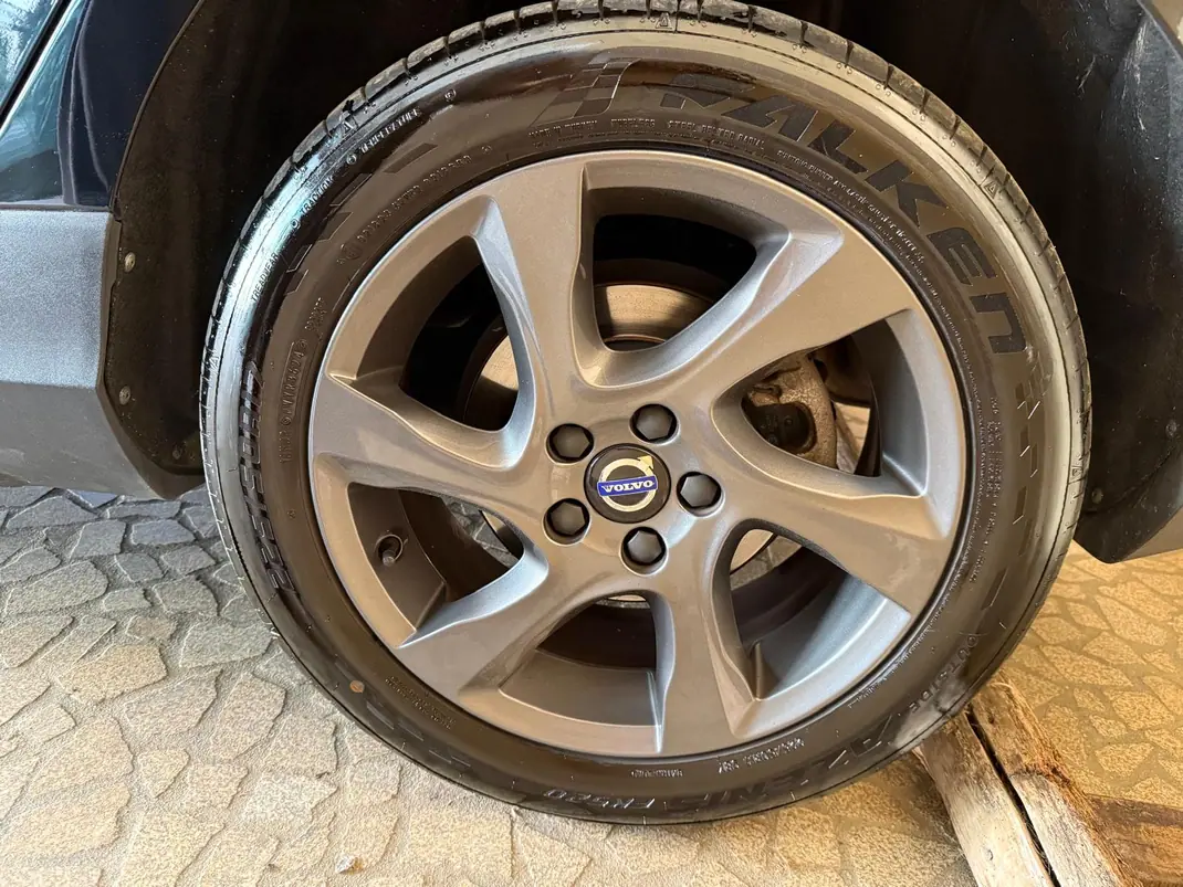 Volvo V40 Cross Country 2015 - 13900 EUR, 115900 km - AUTO.MOTO.pt - 115900km - foto 11 de 11
