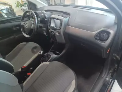 Toyota Aygo 2019 - 11890 EUR, 84853 km - AUTO.MOTO.pt - 84853km - foto 20 de 27