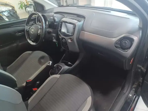 Toyota Aygo 2019 - 10890 EUR, 84853 km - AUTO.MOTO.pt - 84853km - foto 20 de 27