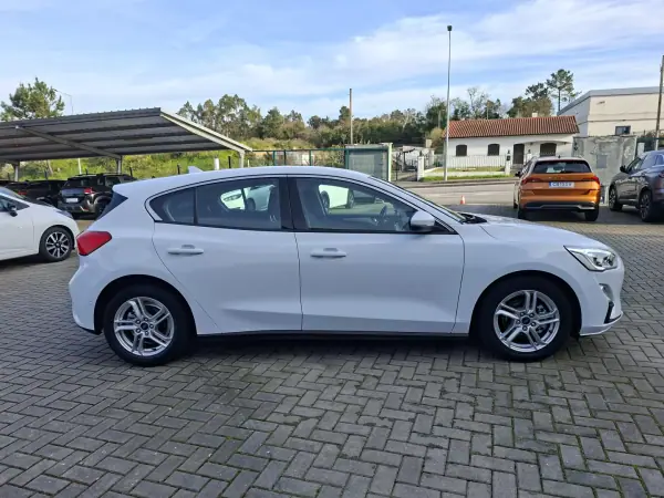 Ford Focus 2019 - 15500 EUR, 119500 km - AUTO.MOTO.pt - 119500km - foto 5 de 30