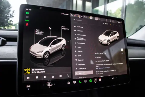 Tesla Model Y 2023 - 37900 EUR, 74250 km - AUTO.MOTO.pt - 74250km - foto 38 de 40