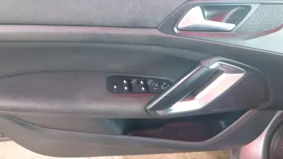 Peugeot 308 SW 2015 - 6999 EUR, 234000 km - AUTO.MOTO.pt - 234000km - foto 6 de 16