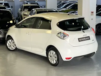 Renault Zoe 2018 - 10990 EUR, 130000 km - AUTO.MOTO.pt - 130000km - foto 12 de 36