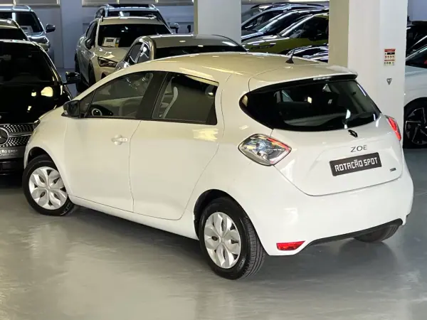 Renault Zoe 2018 - 10990 EUR, 130000 km - AUTO.MOTO.pt - 130000km - foto 12 de 36