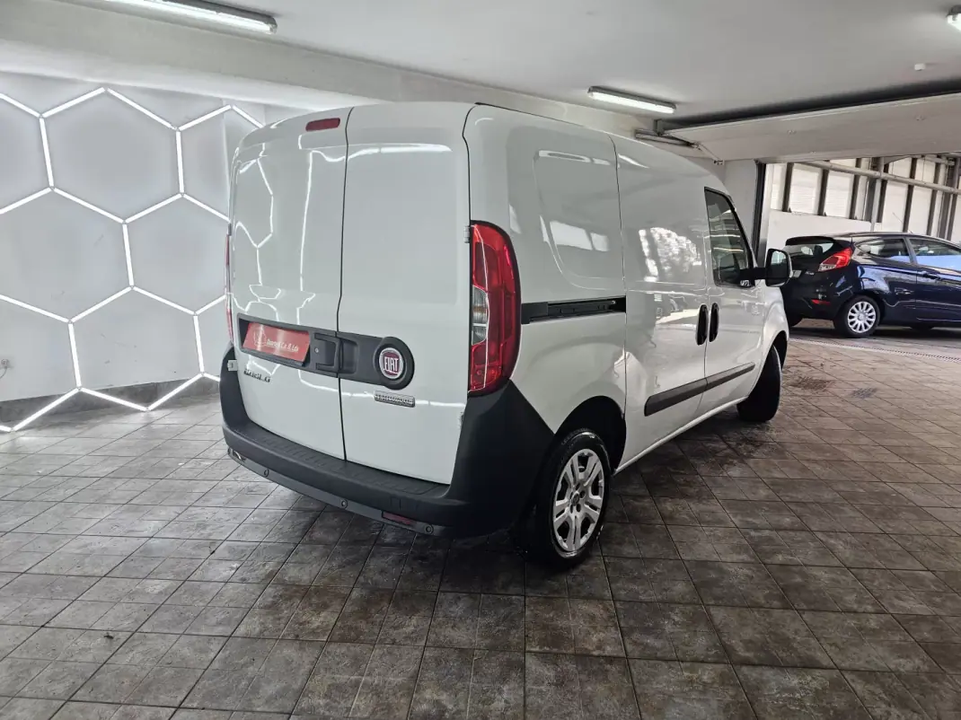 Fiat DOBLO CARGO 1.3 MULTIJET EASY 2018 - 10250 EUR, 177400 km - AUTO.MOTO.pt - 177400km - foto 10 de 26