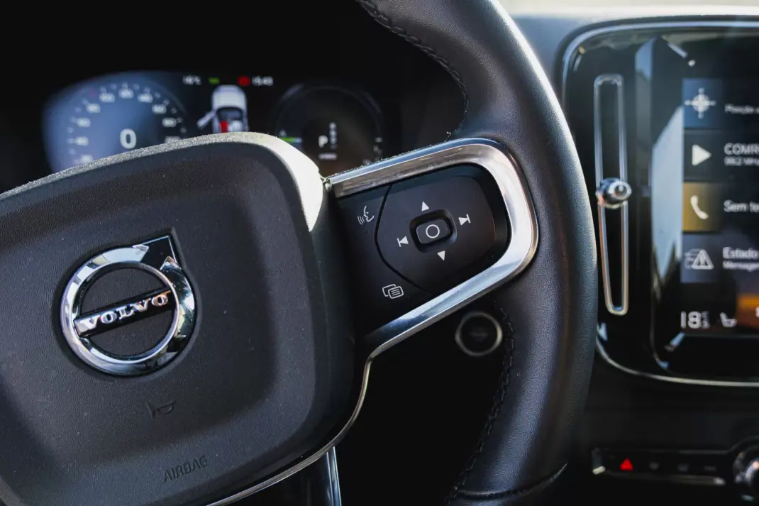 Volvo XC 40 2022 - 28900 EUR, 138050 km - AUTO.MOTO.pt - 138050km - foto 16 de 25