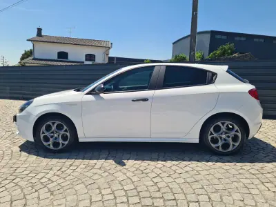 Alfa Romeo Giulietta 2019 - 15790 EUR, 146000 km - AUTO.MOTO.pt - 146000km - foto 2 de 15