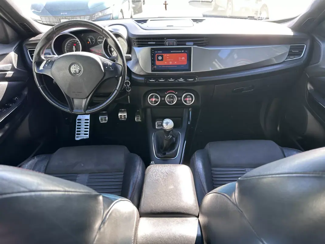 Alfa Romeo Giulietta 2011 - 6900 EUR, 220000 km - AUTO.MOTO.pt - 220000km - foto 25 de 29