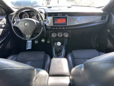 Alfa Romeo Giulietta 2011 - 6900 EUR, 220000 km - AUTO.MOTO.pt - 220000km - foto 25 de 29
