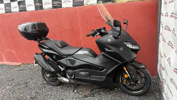 Yamaha TMAX 2023 - 11900 EUR, 5900 km - AUTO.MOTO.pt - 5900km - foto 8 de 9