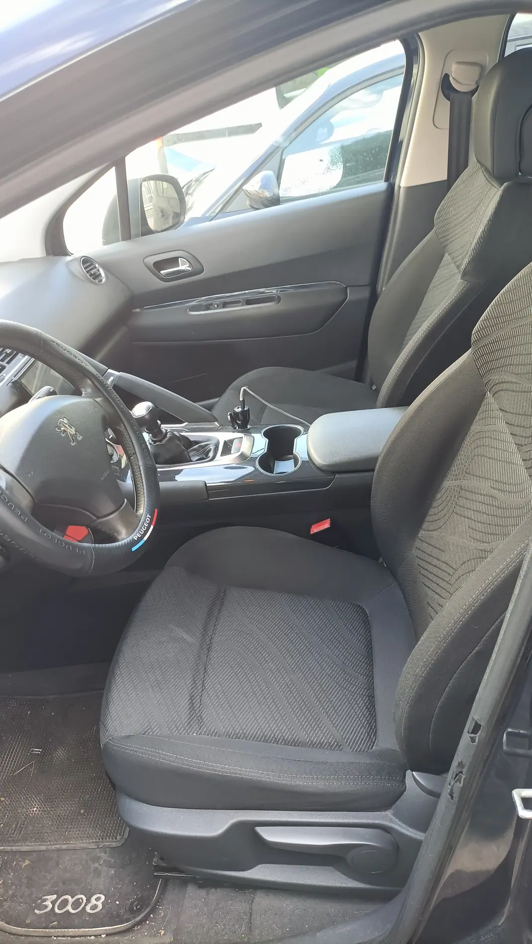 Peugeot 3008 2010 - 8000 EUR, 78000 km - AUTO.MOTO.pt - 78000km - foto 8 de 11