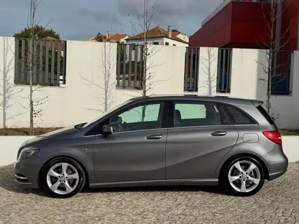 Mercedes-Benz B 200 2013 - 10950 EUR, 210000 km - 210000km - foto 4 de 26