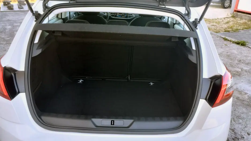 Peugeot 308 2019 - 11950 EUR, 114000 km - 114000km - foto 17 de 38