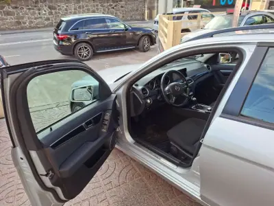 Mercedes-Benz C 200 2011 - 11500 EUR, 221260 km - AUTO.MOTO.pt - 221260km - foto 13 de 32