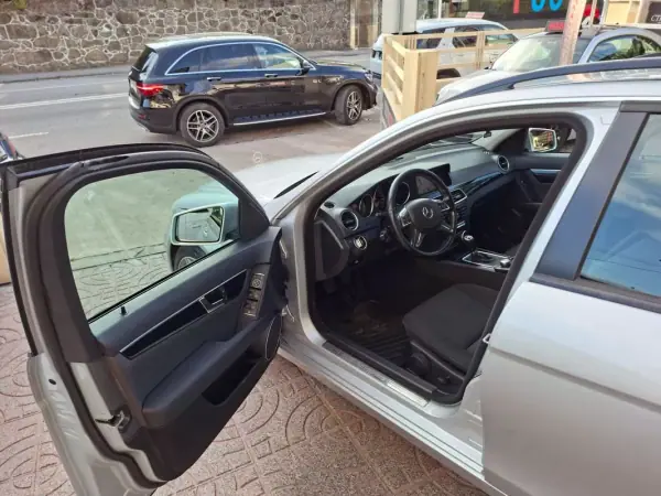 Mercedes-Benz C 200 2011 - 11500 EUR, 221260 km - AUTO.MOTO.pt - 221260km - foto 13 de 32