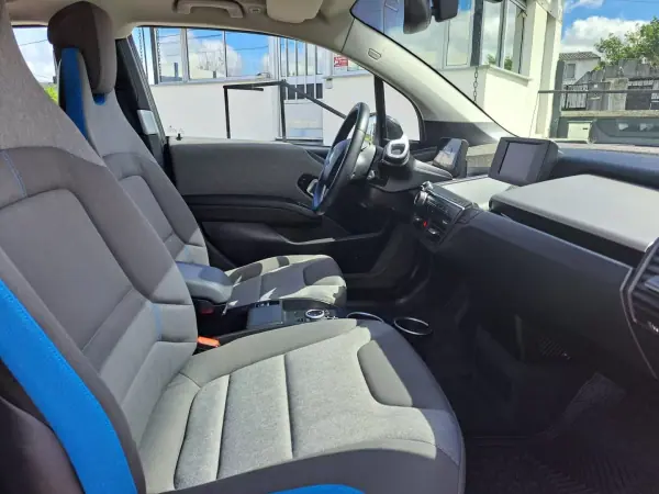 BMW i3 2019 - 28500 EUR, 89000 km - AUTO.MOTO.pt - 89000km - foto 20 de 45