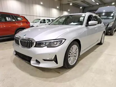 BMW 318 2021 - 26750 EUR, 127950 km - AUTO.MOTO.pt - 127950km - foto 2 de 9