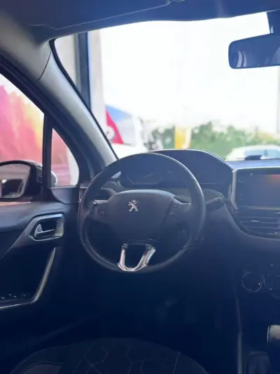 Peugeot 2008 2017 - 9900 EUR, 174000 km - AUTO.MOTO.pt - 174000km - foto 9 de 10