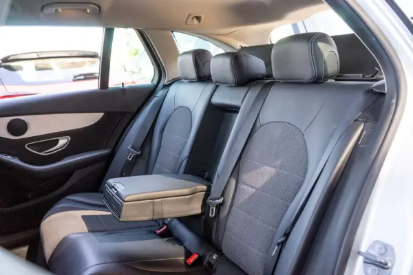 Mercedes-Benz C 200 2019 - 21900 EUR, 84000 km - AUTO.MOTO.pt - 84000km - foto 16 de 19