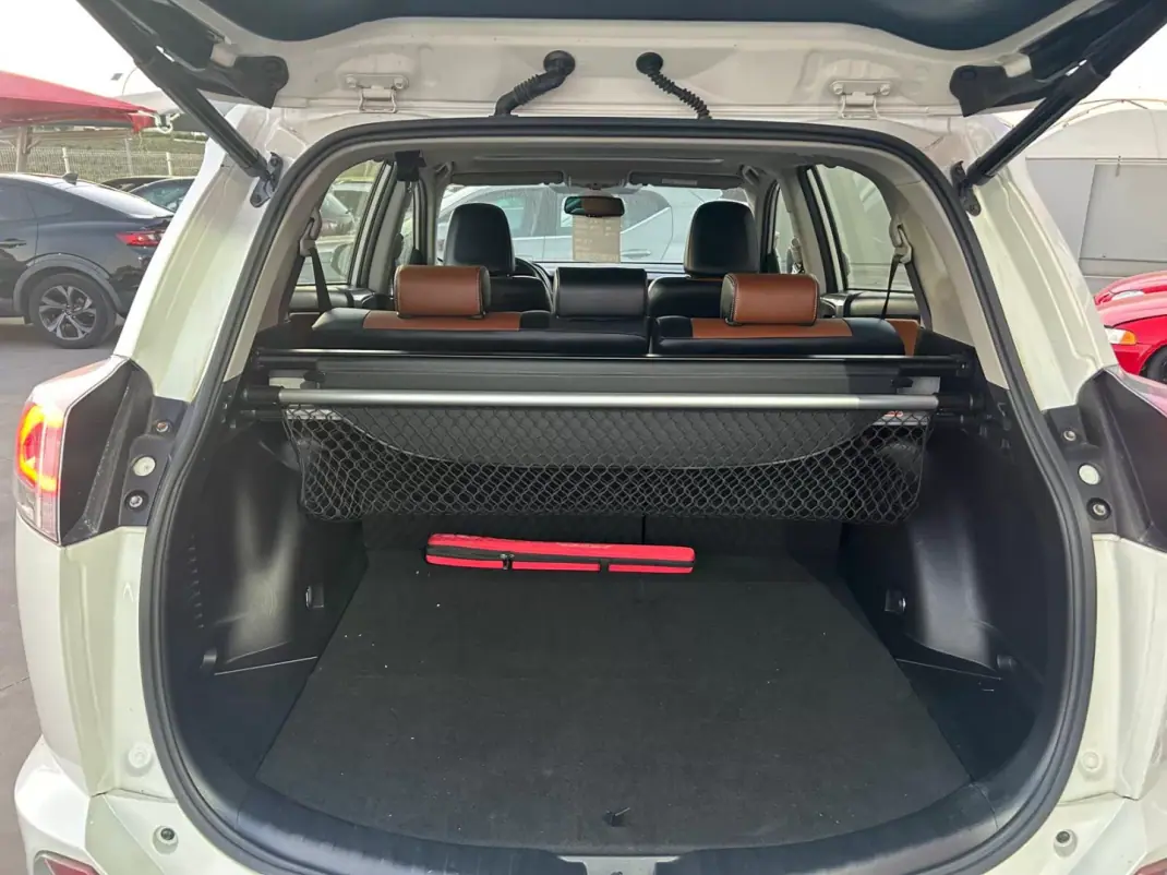 Toyota RAV4 2019 - 29990 EUR, 53500 km - AUTO.MOTO.pt - 53500km - foto 15 de 16