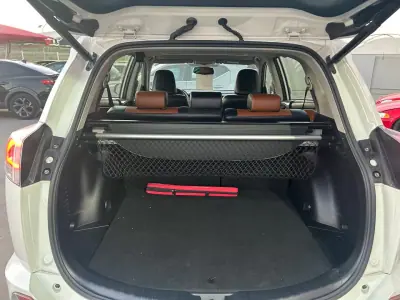 Toyota RAV4 2019 - 29990 EUR, 53500 km - AUTO.MOTO.pt - 53500km - foto 15 de 16