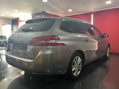 Peugeot 308 SW 2014 - 10500 EUR, 193489 km - AUTO.MOTO.pt - 193489km - foto 7 de 21