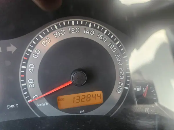 Toyota Auris 2012 - 9000 EUR, 130000 km - AUTO.MOTO.pt - 130000km - foto 6 de 13