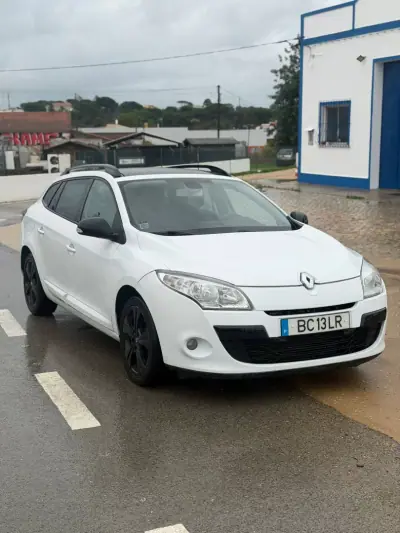 Renault Mégane 2019 - 9900 EUR, 175127 km - AUTO.MOTO.pt - 175127km - foto 2 de 9