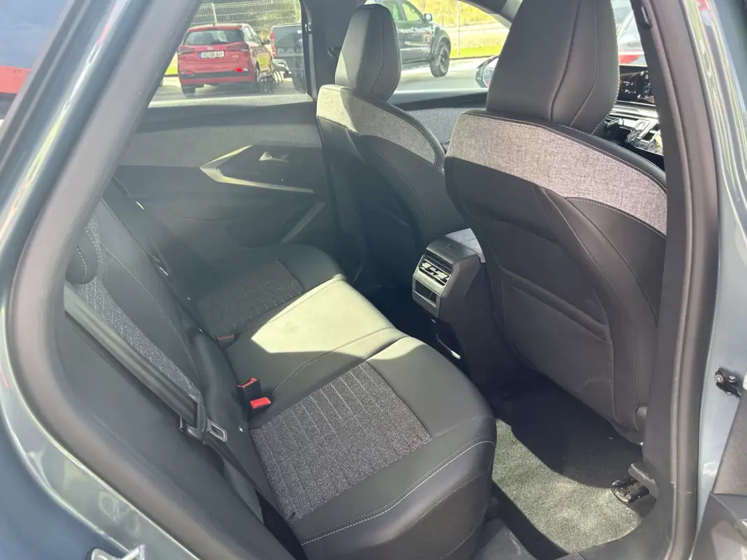 Peugeot 3008 2025 - 27947 EUR, 59500 km - 59500km - foto 14 de 21