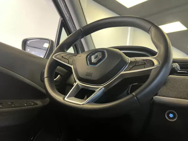 Renault Zoe 2020 - 13990 EUR, 145000 km - AUTO.MOTO.pt - 145000km - foto 23 de 52