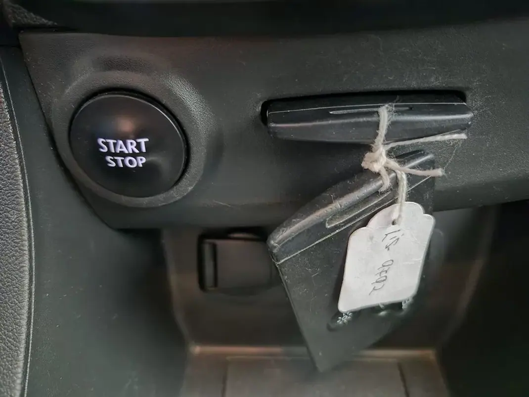 Renault Clio Sport Tourer 2018 - 11250 EUR, 87756 km - AUTO.MOTO.pt - 87756km - foto 22 de 30