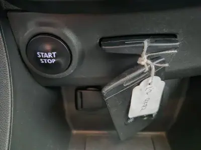 Renault Clio Sport Tourer 2018 - 11250 EUR, 87756 km - AUTO.MOTO.pt - 87756km - foto 22 de 30