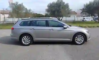 Volkswagen Passat Variant 2015 - 13750 EUR, 203000 km - AUTO.MOTO.pt - 203000km - foto 16 de 18