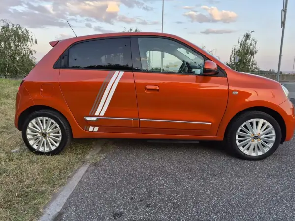 Renault Twingo 2021 - 13499 EUR, 55410 km - AUTO.MOTO.pt - 55410km - foto 10 de 32