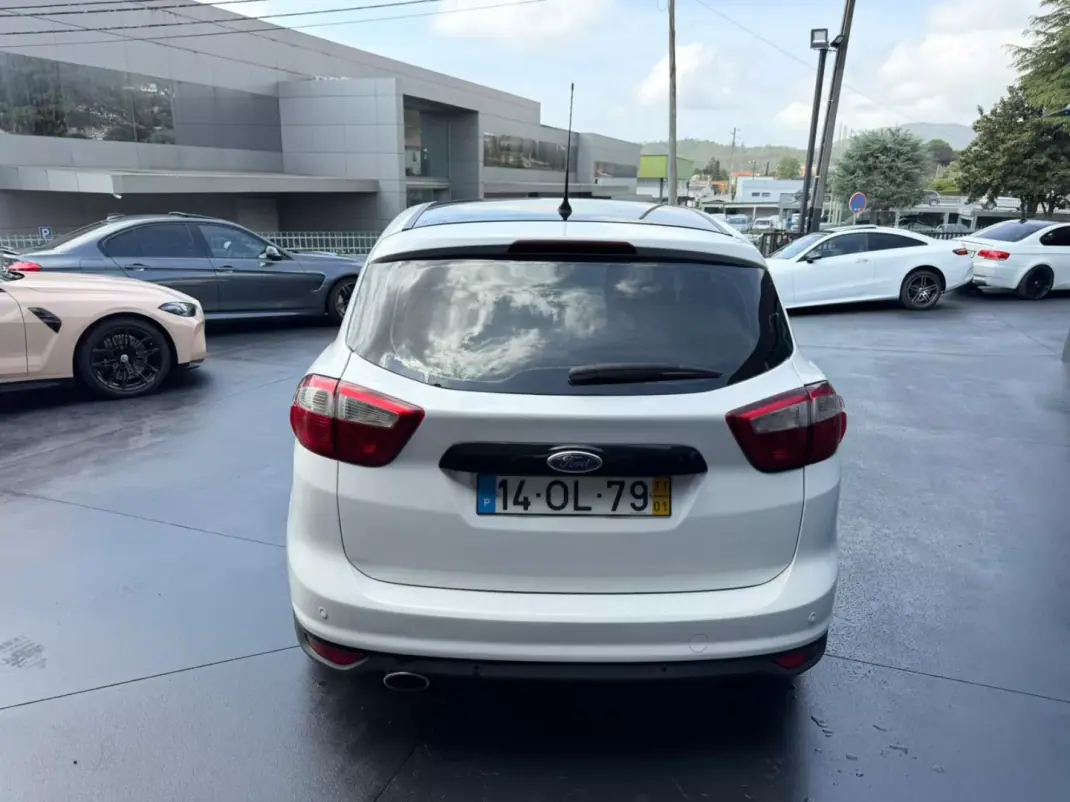 Ford C-Max 2011 - 8900 EUR, 205000 km - AUTO.MOTO.pt - 205000km - foto 4 de 9