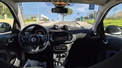 Smart Fortwo Cabrio 2018 - 12480 EUR, 70000 km - AUTO.MOTO.pt - 70000km - foto 14 de 17