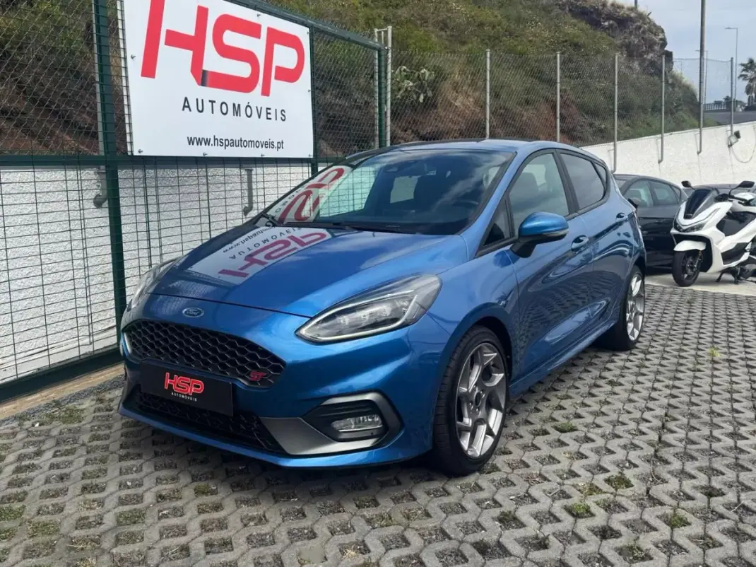Ford Fiesta 2019 - 22990 EUR, 111300 km - AUTO.MOTO.pt - 111300km - foto 1 de 15