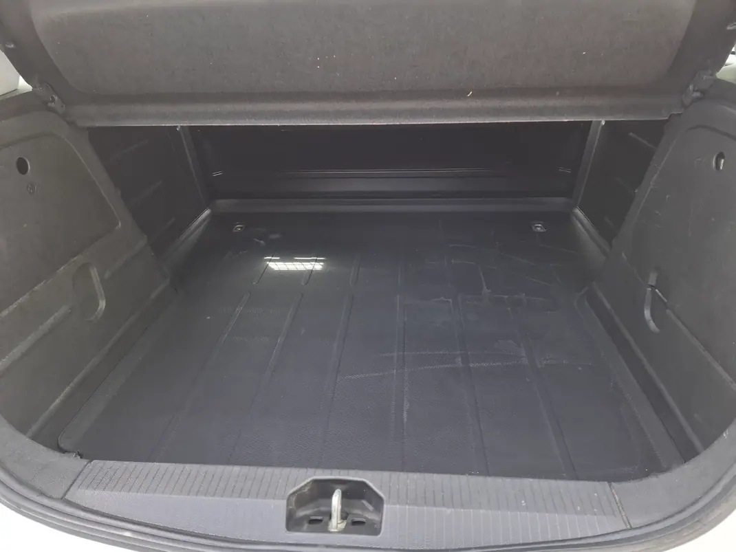 Opel CORSA VAN 1.3 CDTI 2015 - 3250 EUR, 280000 km - AUTO.MOTO.pt - 280000km - foto 7 de 11