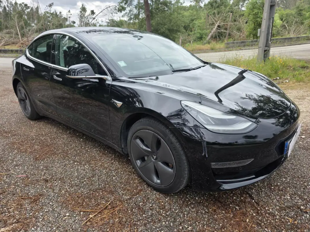 Tesla Model 3 2019 - 23900 EUR, 177000 km - AUTO.MOTO.pt - 177000km - foto 12 de 42