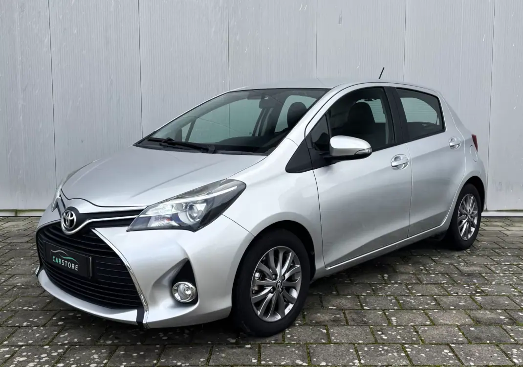 Toyota Yaris 2016 - 13500 EUR, 135000 km - AUTO.MOTO.pt - 135000km - foto 1 de 35