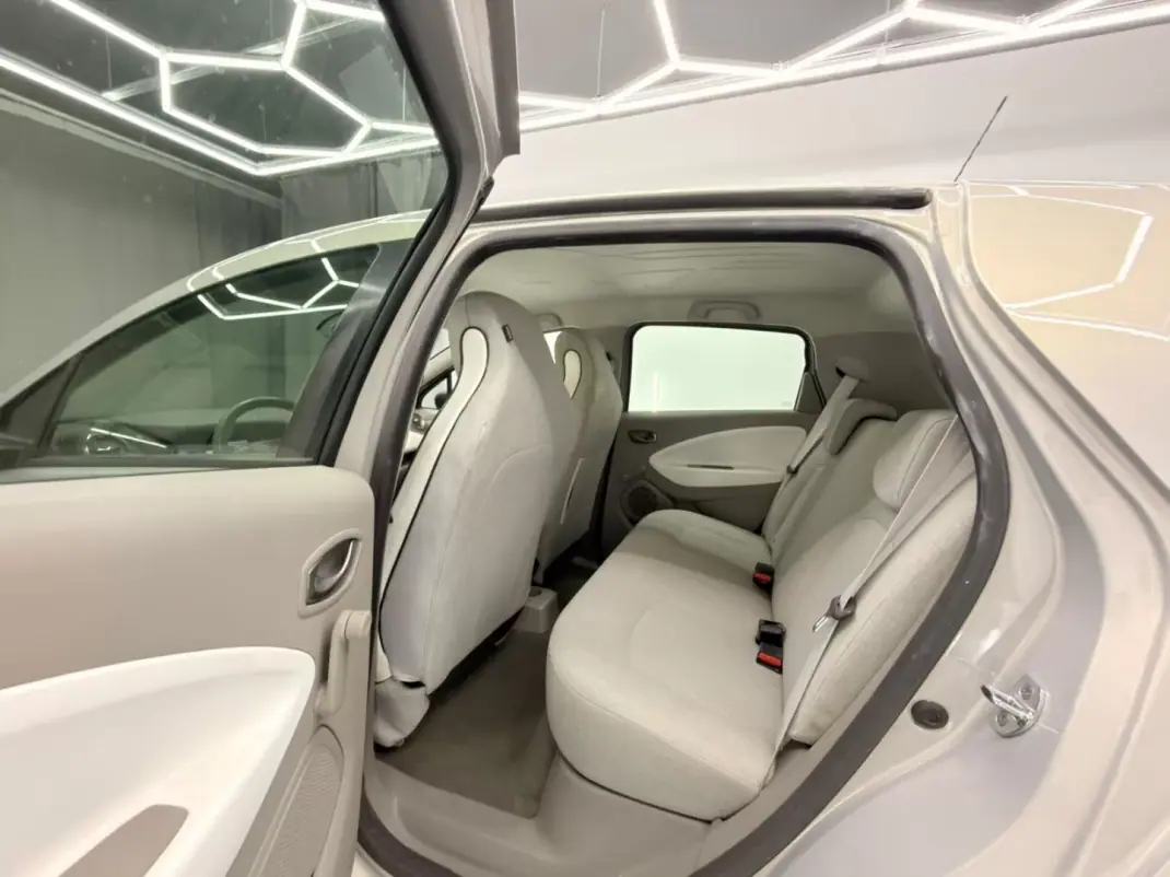 Renault Zoe 2019 - 10500 EUR, 99000 km - 99000km - foto 9 de 19